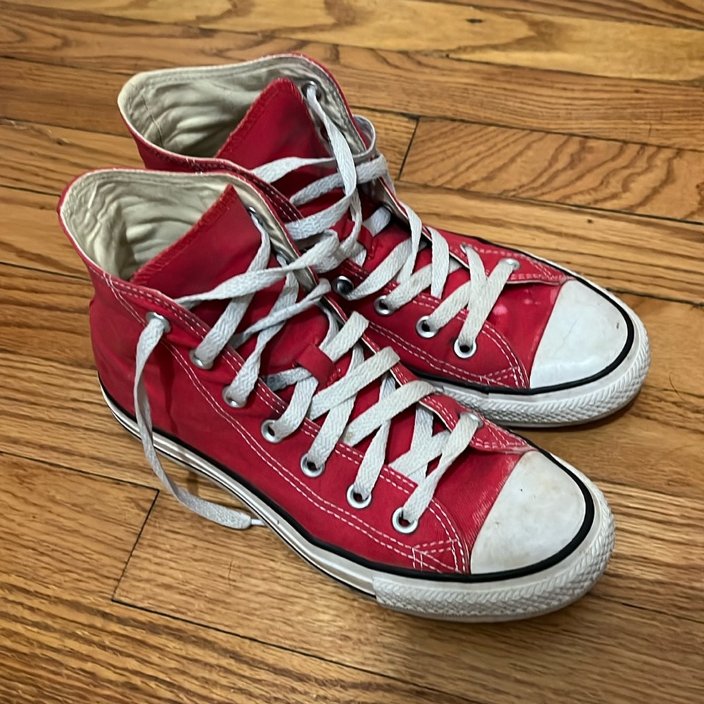 Converse High Tops Red